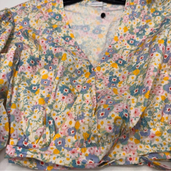 Lovers and Friend Women’s Wyatt Top in Catherine Floral. Cropped, size S - Picture 7 of 11